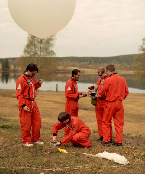 Hyper Interaktiv Team Preparing Balloon Launch